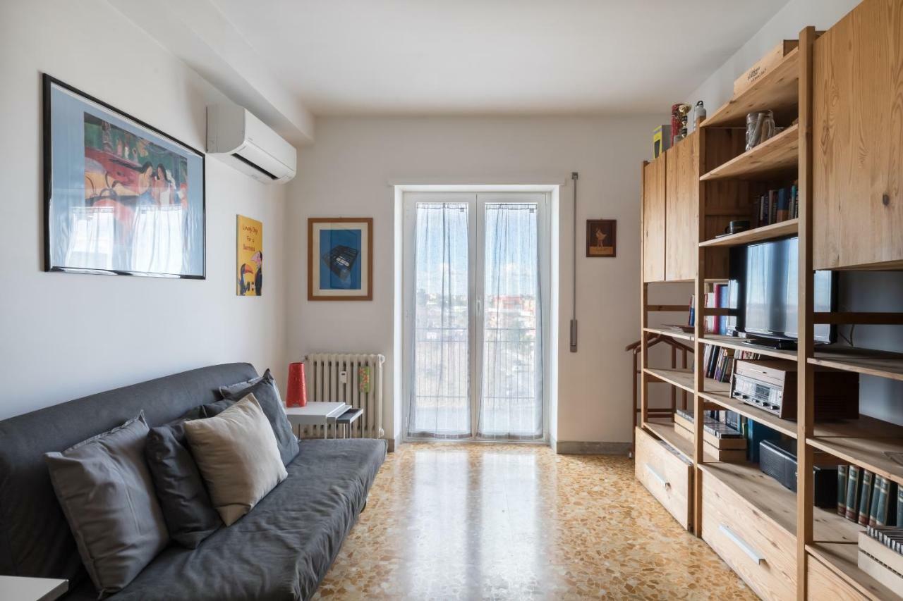 Amoretti Apartment, 6 Persone, 3 Camere, 2 Bagni, Balcone, Wi-fi, Metro B Monti Tiburtini Appartement